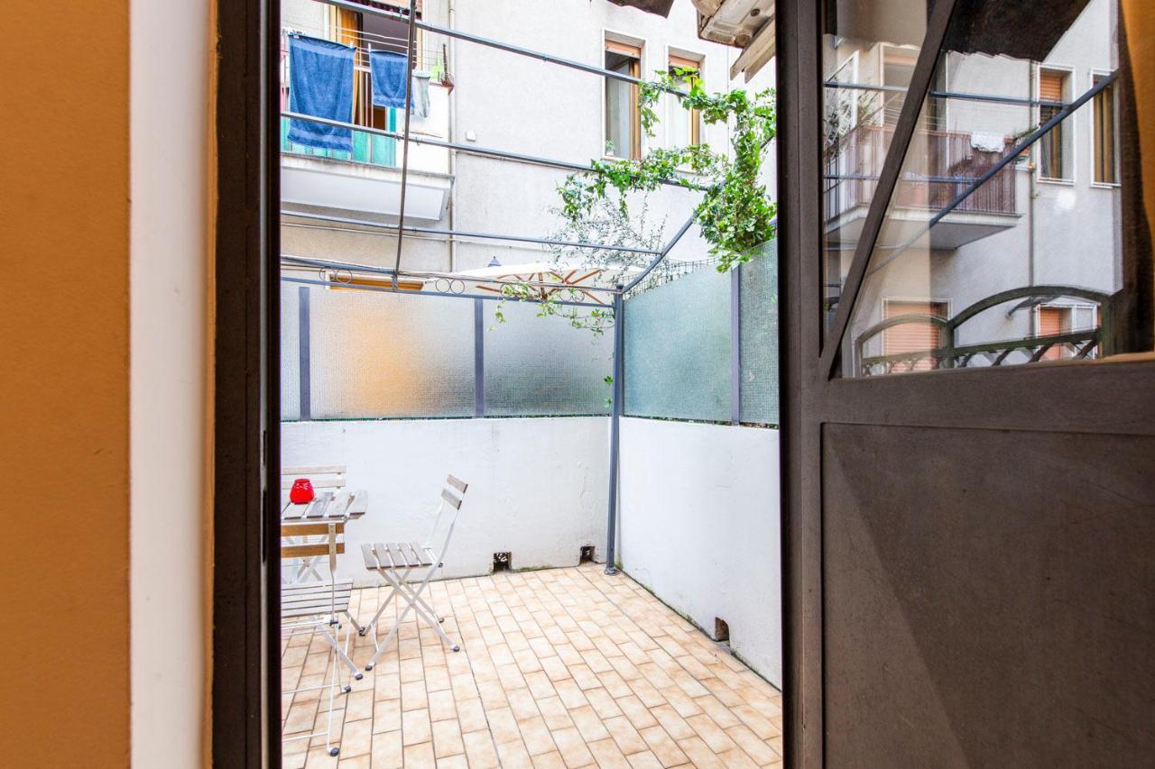Extensive Terrace Navigli Toy Artistic Apartment ミラノ エクステリア 写真