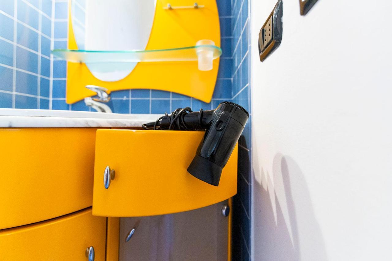 Extensive Terrace Navigli Toy Artistic Apartment ミラノ エクステリア 写真