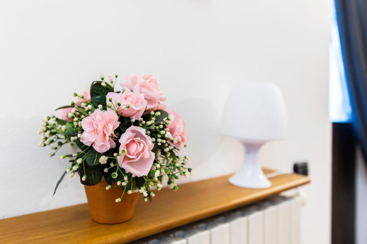 Extensive Terrace Navigli Toy Artistic Apartment ミラノ エクステリア 写真