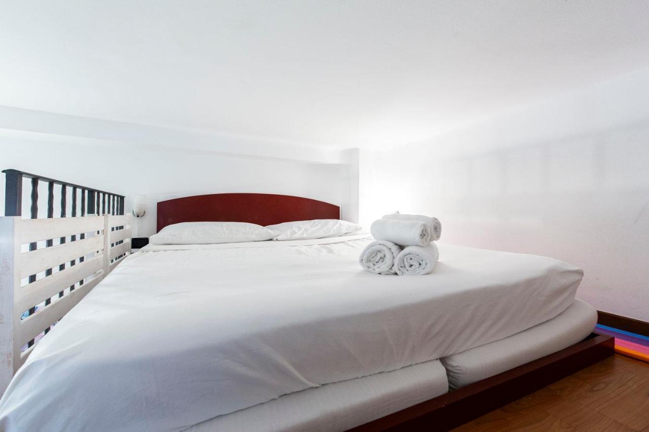Extensive Terrace Navigli Toy Artistic Apartment ミラノ エクステリア 写真