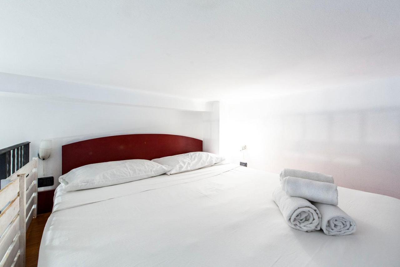 Extensive Terrace Navigli Toy Artistic Apartment ミラノ エクステリア 写真
