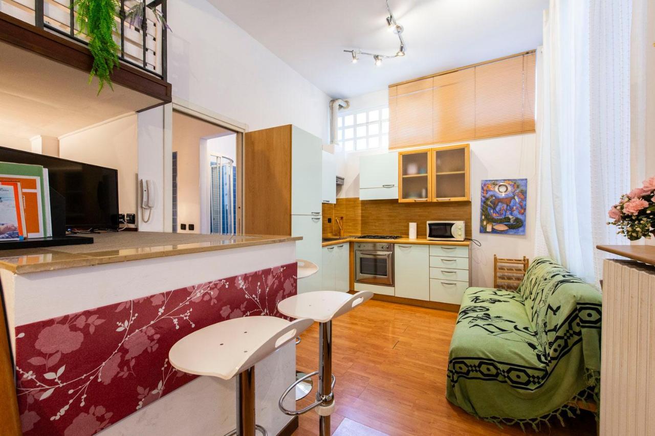 Extensive Terrace Navigli Toy Artistic Apartment ミラノ エクステリア 写真